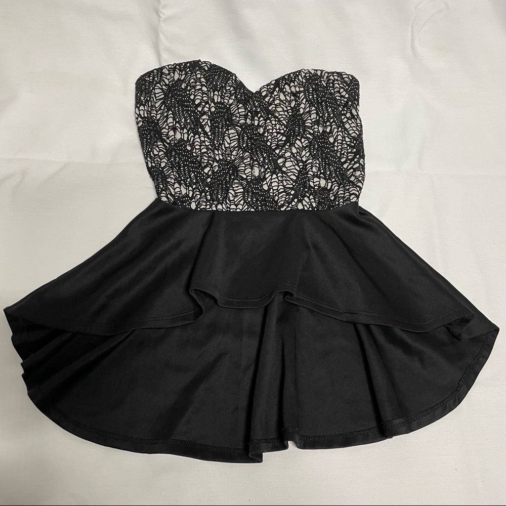 Black and white Monaco Womens Small leaf detailed high and low peplum top